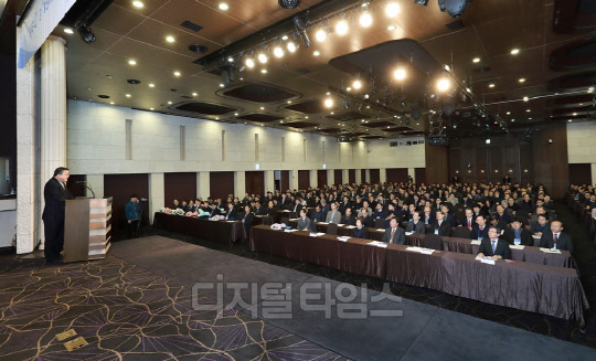 삼성물산 건설부문이 지난 7일과 8일 서울 양재동 엘타워에서 실시한 파트너스 데이 참석자들이 발표 내용에 집중하고 있다.<삼성물산 제공>
